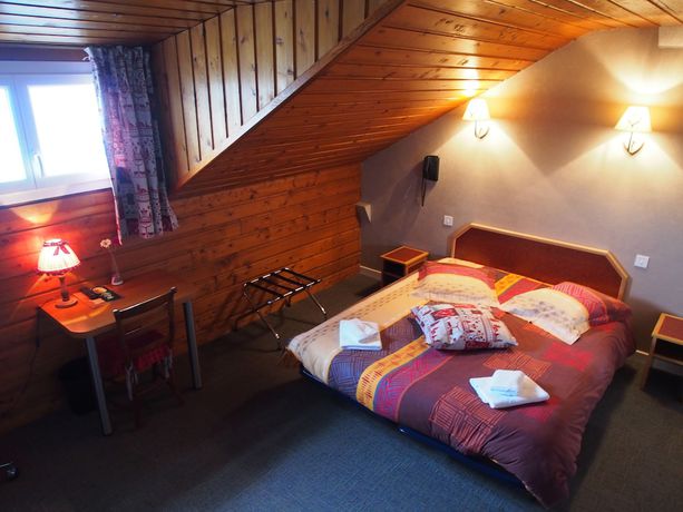 Imagen de la habitación del Hotel Aviation, La Bourboule. Foto 12