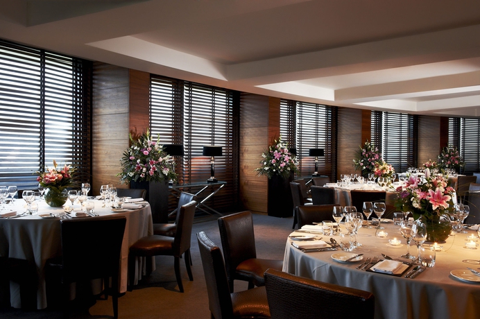 Imagen del bar/restaurante del Hotel Aviator Farnborough. Foto 7