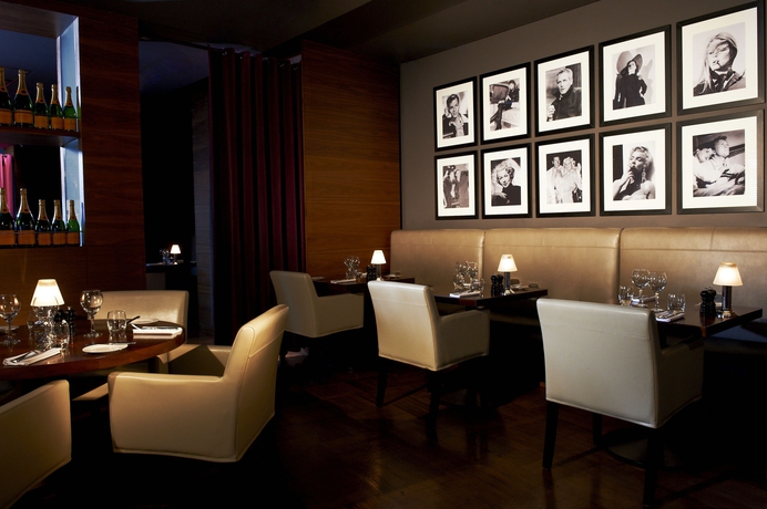 Imagen de los interiores del Hotel Aviator Farnborough. Foto 16