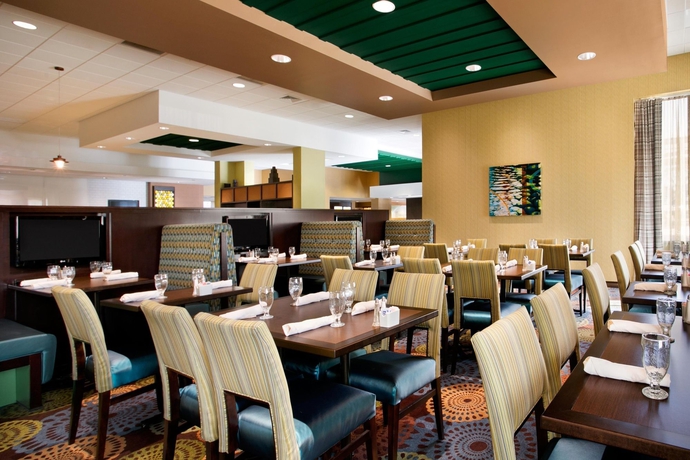 Imagen del bar/restaurante del Hotel Aviator and Suites, Bw Signature Collection. Foto 4