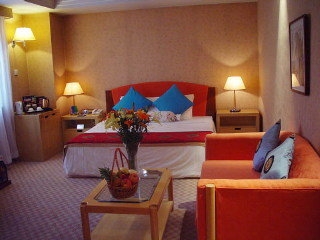 Imagen de los interiores del Hotel Avic. Foto 10