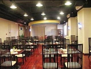 Imagen de los interiores del Hotel Avic. Foto 13