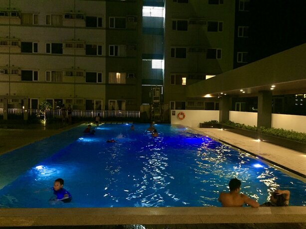 Imagen de la piscina del Hotel Avida Towers Condotel. Foto 28