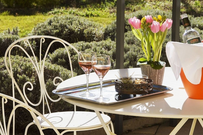 Imagen de los exteriores del Hotel Avignon Grand. Foto 13