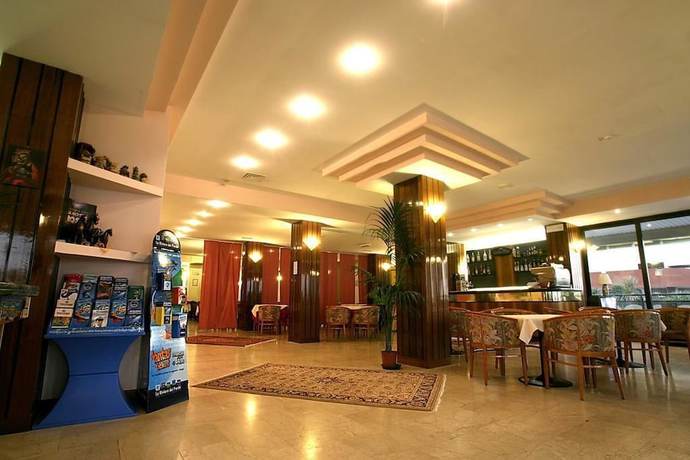 Imagen de los interiores del Hotel Avila In. Foto 7