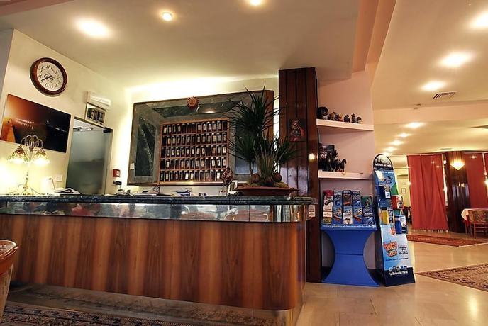 Imagen de los interiores del Hotel Avila In. Foto 8