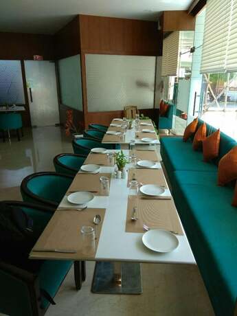Imagen del bar/restaurante del Hotel Avins Beacon. Foto 14
