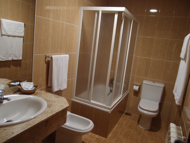 Imagen de la habitación del Hotel Avi&oacute;n Vigo. Foto 3