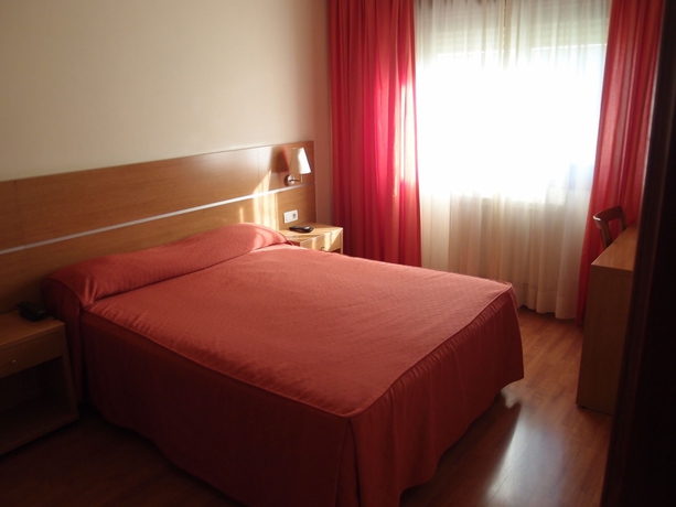 Imagen de la habitación del Hotel Avi&oacute;n Vigo. Foto 7