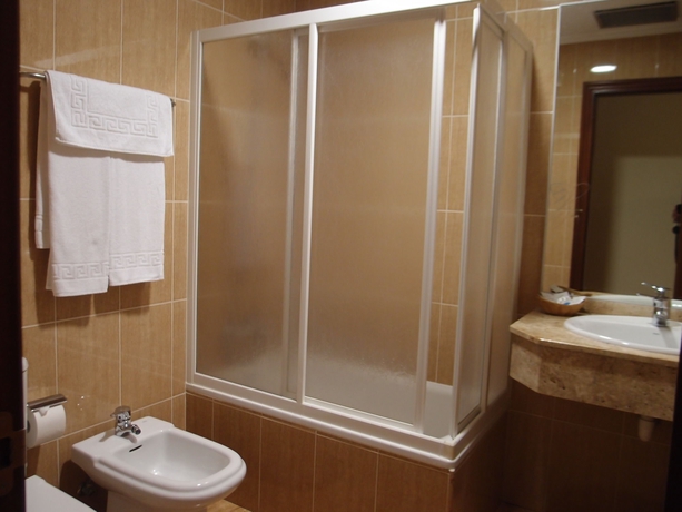 Imagen de la habitación del Hotel Avi&oacute;n Vigo. Foto 10