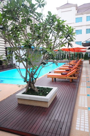 Imagen de la piscina del Hotel Avion, Bangkok. Foto 14