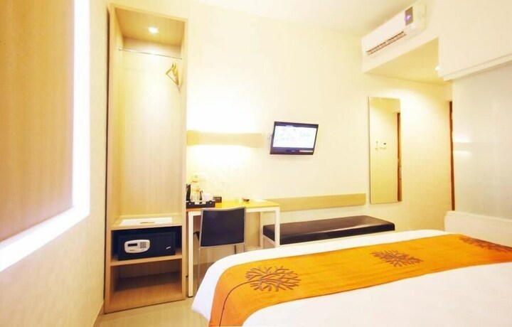 Imagen de la habitación del Hotel Avirahotel Panakkukang. Foto 8