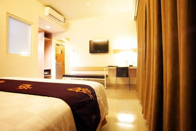 Imagen de la habitación del Hotel Avirahotel Panakkukang. Foto 11