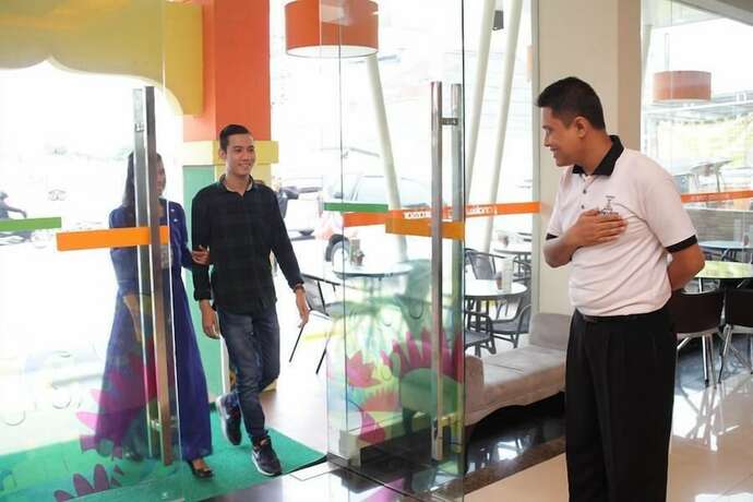 Imagen de los interiores del Hotel Avirahotel Panakkukang. Foto 17