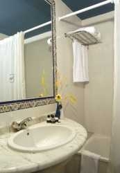 Imagen de la habitación del Hotel Avis Alcolea. Foto 10