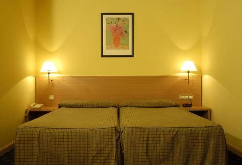 Imagen de la habitación del Hotel Avis Alcolea. Foto 16