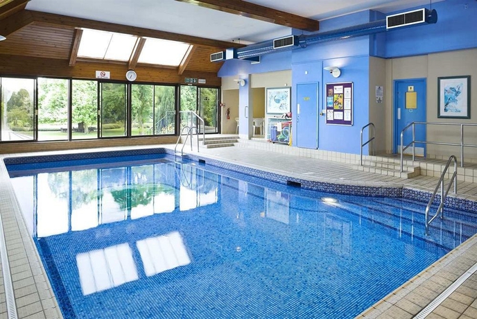 Imagen de la piscina del Hotel Avisford Park. Foto 15