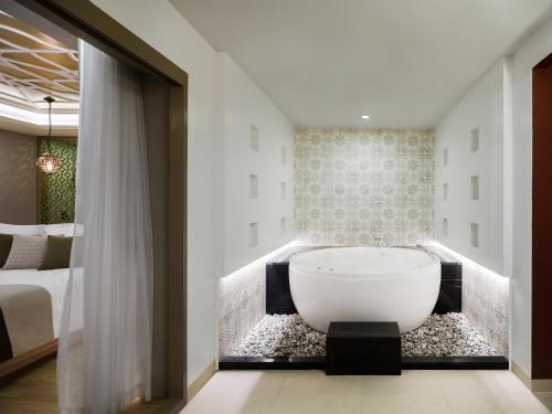 Imagen general del Hotel Avista Grande Phuket Karon - Mgallery. Foto 4