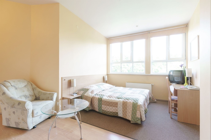 Imagen de la habitación del Hotel Avitar. Foto 7