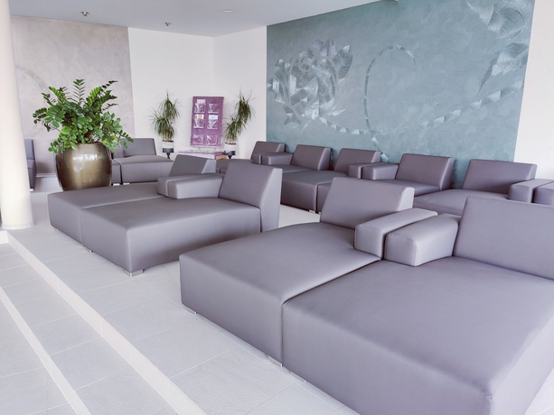 Imagen de la piscina del Hotel Aviva Make Friends - Singles Only. Foto 10