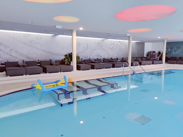 Imagen de la piscina del Hotel Aviva Make Friends - Singles Only. Foto 13