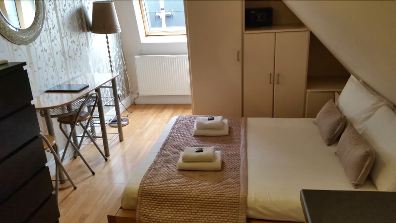 Imagen de la habitación del Hotel Aviva Studio. Foto 10