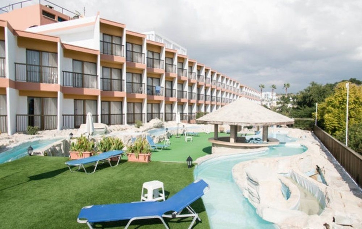 Imagen de los exteriores del Hotel Avlida. Foto 7