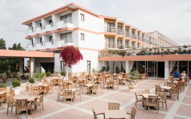 Imagen de los exteriores del Hotel Avlida. Foto 8