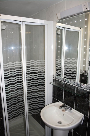 Imagen de la habitación del Hotel Avon. Foto 13