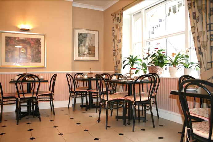 Imagen del bar/restaurante del Hotel Avon. Foto 4