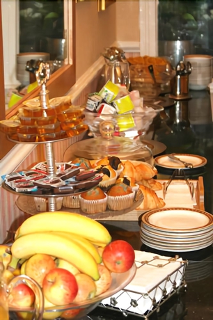 Imagen del bar/restaurante del Hotel Avon. Foto 5