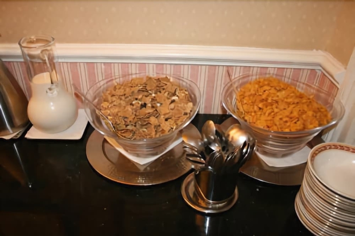 Imagen del bar/restaurante del Hotel Avon. Foto 6