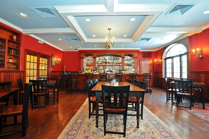 Imagen del bar/restaurante del Hotel Avon Old Farms. Foto 2