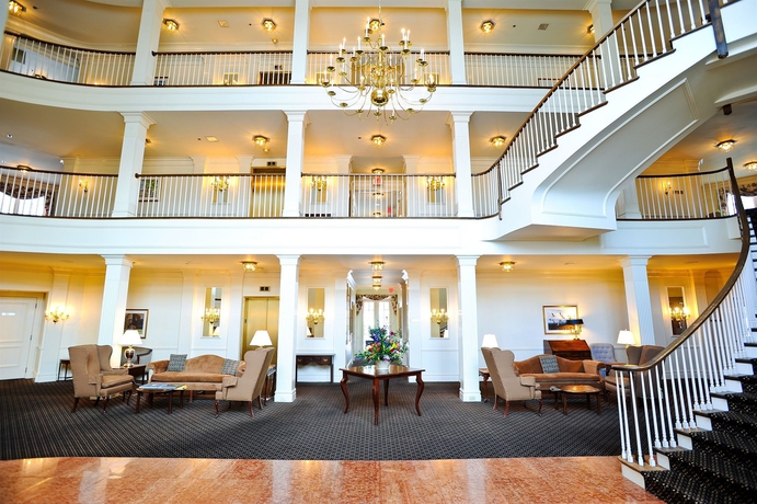 Imagen de los interiores del Hotel Avon Old Farms. Foto 11