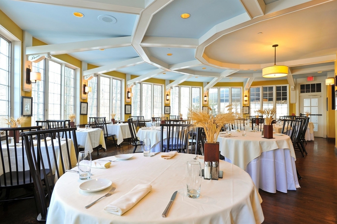 Imagen del bar/restaurante del Hotel Avon Old Farms. Foto 3