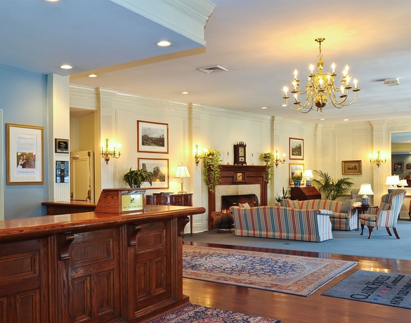 Imagen de los interiores del Hotel Avon Old Farms. Foto 12