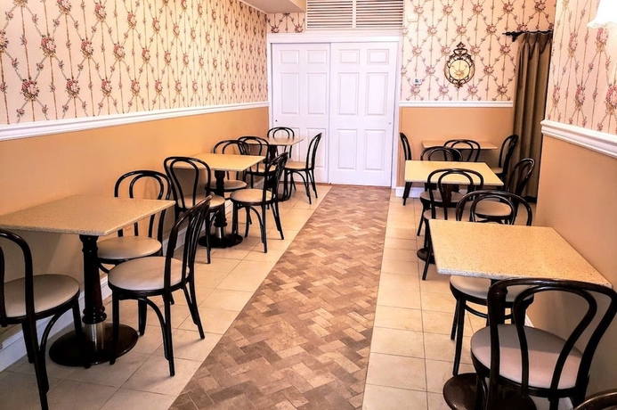 Imagen de los interiores del Hotel Avondale By The Sea Motel. Foto 15