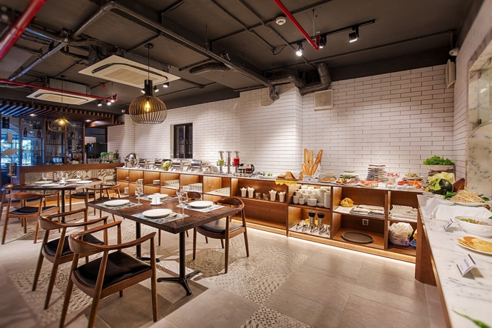 Imagen del bar/restaurante del Hotel Avora. Foto 4