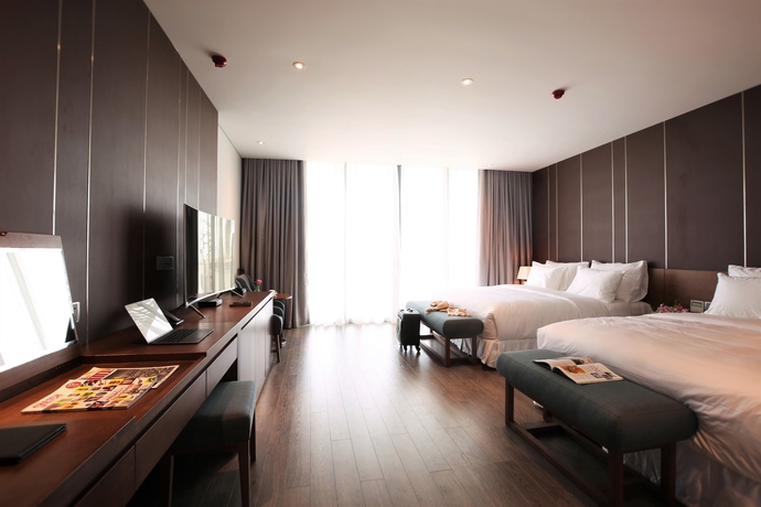 Imagen de la habitación del Hotel Avora. Foto 17