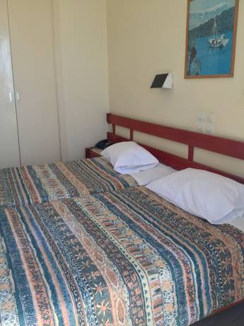 Imagen de la habitación del Hotel Avra, Aegina. Foto 12