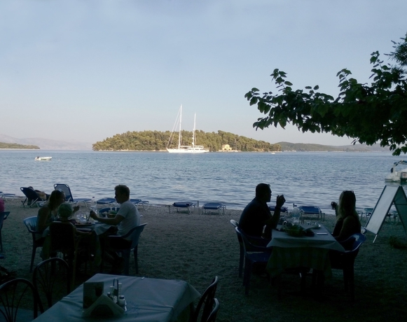 Imagen del bar/restaurante del Hotel Avra Beach. Foto 4