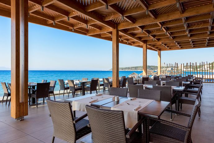 Imagen del bar/restaurante del Hotel Avra Beach, Rodas. Foto 2