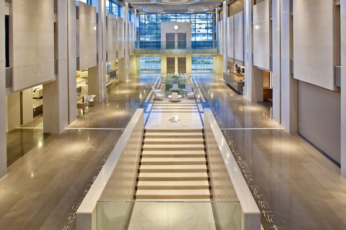 Imagen de los interiores del Hotel Avra Imperial. Foto 18