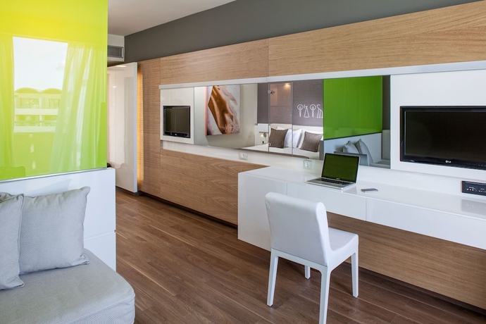 Imagen de la habitación del Hotel Avra Imperial. Foto 12