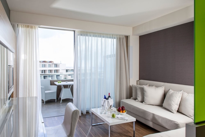 Imagen de la habitación del Hotel Avra Imperial. Foto 13