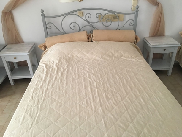 Imagen de la habitación del Hotel Avra, Kamari. Foto 9