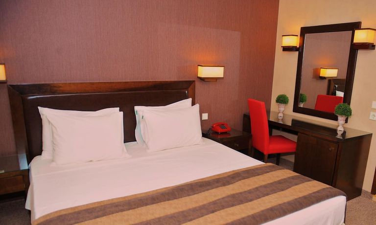Imagen de la habitación del Hotel Avra, Katerini. Foto 2