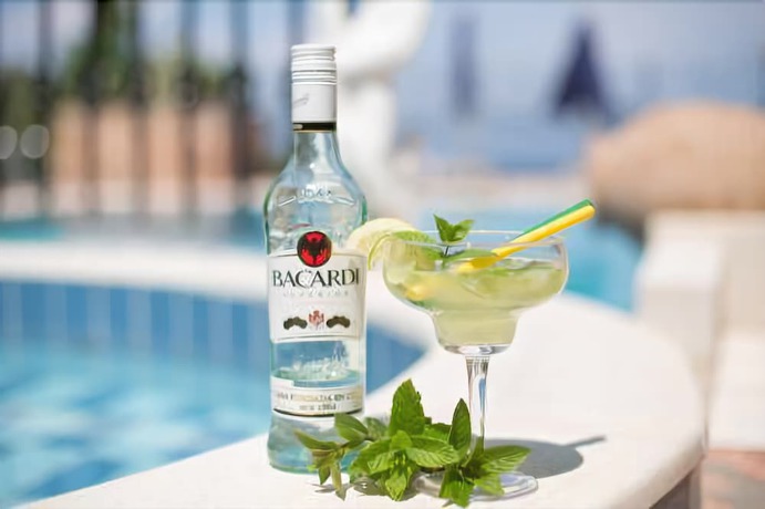 Imagen de la habitación del Hotel Avra Paradise Aparthotel. Foto 16