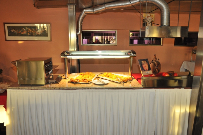 Imagen del bar/restaurante del Hotel Avra, Rafina. Foto 2