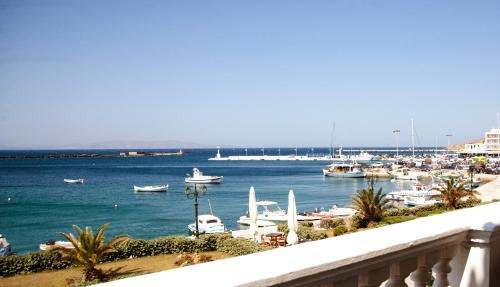 Imagen general del Hotel Avra, Tinos. Foto 2
